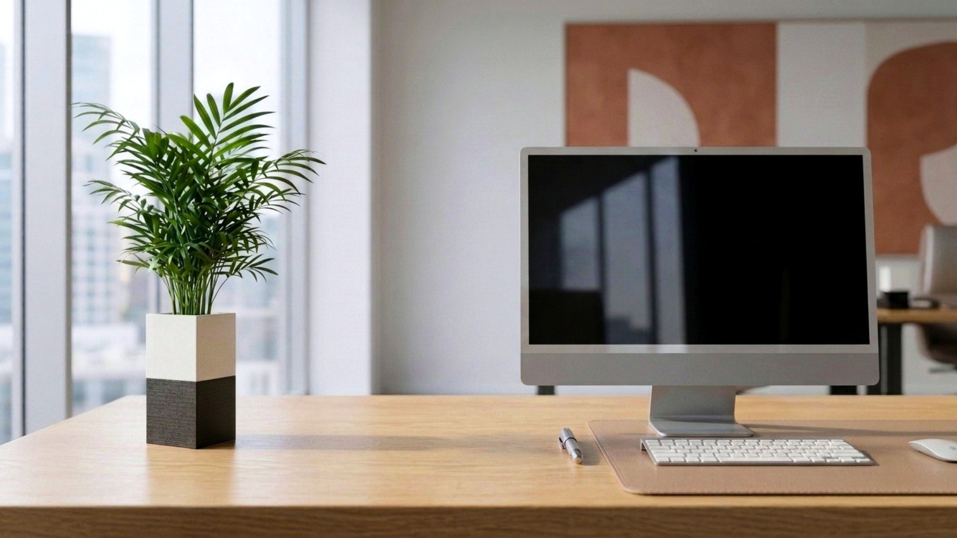 Cache-pot autonome Éclance sur un bureau moderne Image