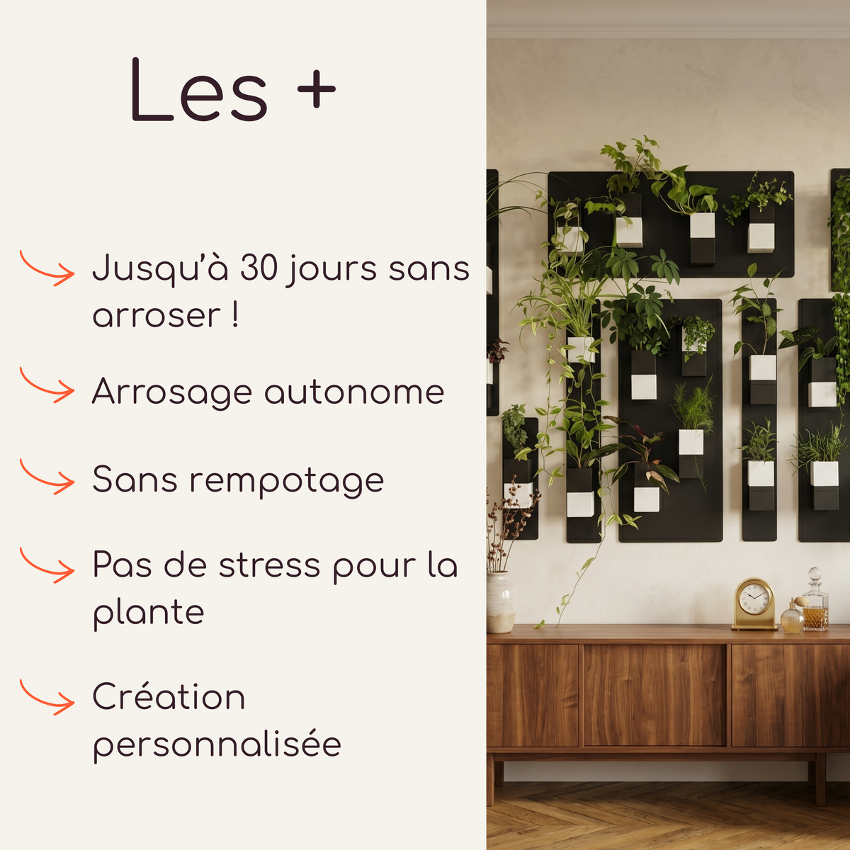 Une grande composition de mur végétal modulaire de la marque Éclance décoration intérieur végétal, présentée sur un fond blanc épuré. L'agencement est structuré par plusieurs plaques magnétiques en acier noir, disposées de façon asymétrique. Elle est équipée de nombreux cache-pots Le cube bicolore noir et blanc, adaptés pour des pots de 6cm, offrant un design graphique bicolore divisé horizontalement. Les cubes abritent une grande variété de plantes d'intérieur vertes et tombantes.