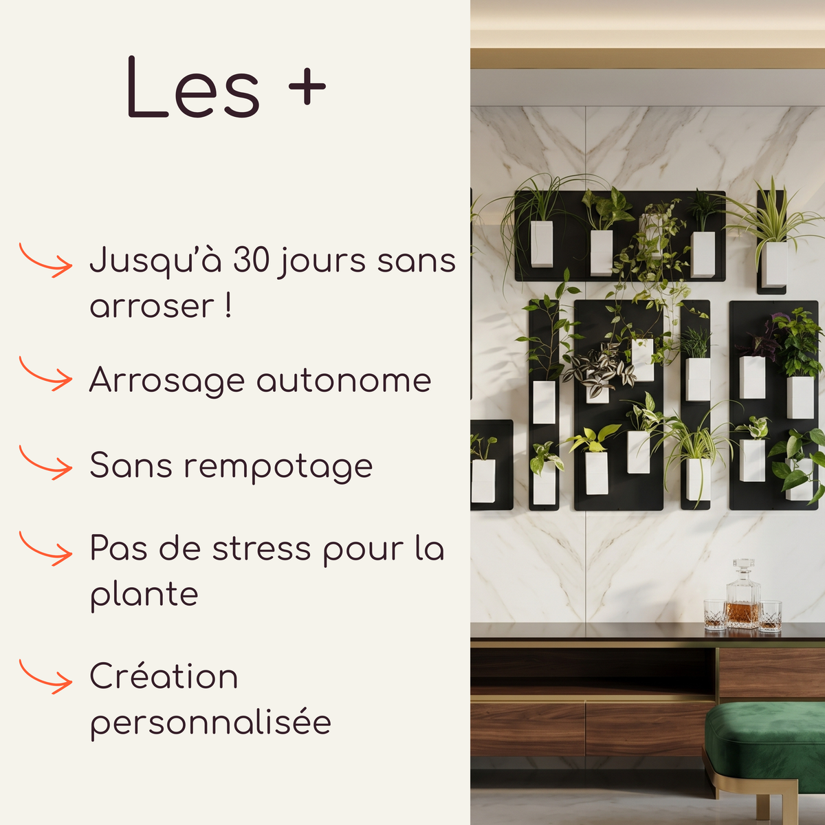 Infographie publicitaire présentant les bénéfices du mur végétal modulaire par Éclance décoration intérieur végétal. La partie gauche, claire sur fond crème, liste les arguments textuels précédés de flèches orange : "Les +", "Jusqu'à 30 jours sans arroser !", "Arrosage autonome", "Sans rempotage", "Pas de stress pour la plante" et "Création personnalisée". La partie droite dévoile une mise en scène luxueuse avec un grand tableau végétal composé de cache-pot Le cube tout blanc (pots de 6cm) aimantés.