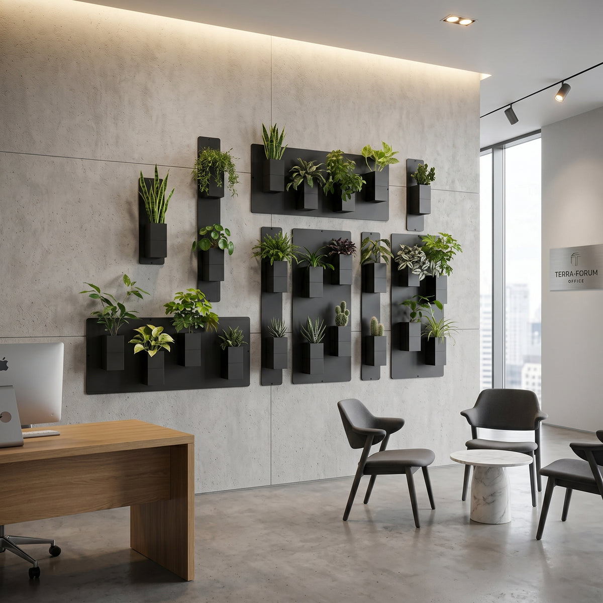 Aménagement biophilique et corporatif d'un grand hall d'accueil d'entreprise par Éclance décoration intérieur végétal. Sur un imposant mur en dalles de béton brut gris clair, une composition murale XXL associe de multiples plaques magnétiques noires disposées de façon asymétrique. Une multitude de cache-pots monochromes Le cube tout noir (conçus pour des pots de 6cm) y sont aimantés, formant un impressionnant tableau végétal composé de plantes vertes graphiques, de succulentes et de petits cactus. 