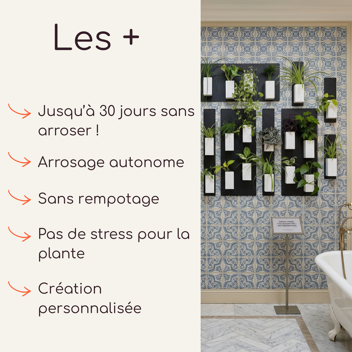 Infographie Éclance présentant les avantages du mur végétal avec arrosage autonome jusqu'à 30 jours. À droite, mise en situation dans une salle de bain avec des plaques en acier noir et des cache-pots magnétiques blancs modèle Le Cube, adaptés pour un pot de 6cm.